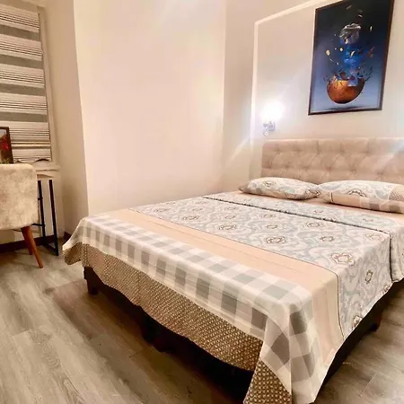 Licensed ,jazzy Class 3 Bedrooms Homes 100mb Wi-fi Apartment