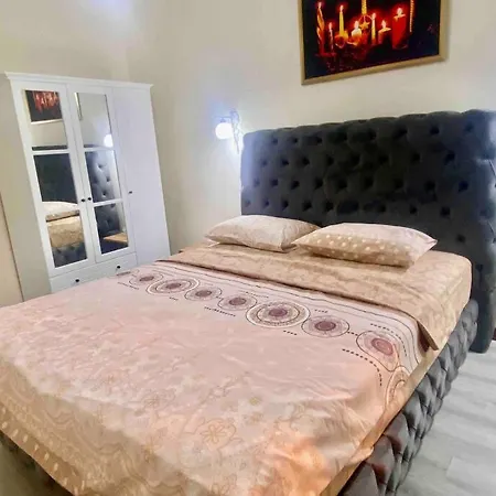 Licensed ,jazzy Class 3 Bedrooms Homes 100mb Wi-fi Apartment *